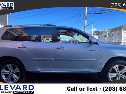 Used 2012 Toyota Highlander Limited w/ Tow Pkg image 2