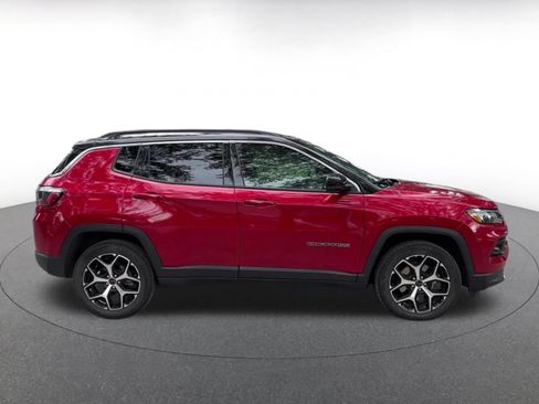 Used 2025 Jeep Compass Limited AWD/4WD image 15