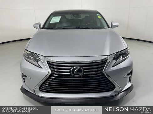 Used 2016 Lexus ES 350 w/ Luxury Package w/Wood Trim FWD image 2
