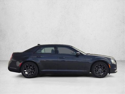 Used 2019 Chrysler 300 S image 4