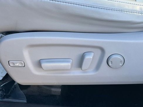 Used 2019 Toyota Highlander XLE image 28