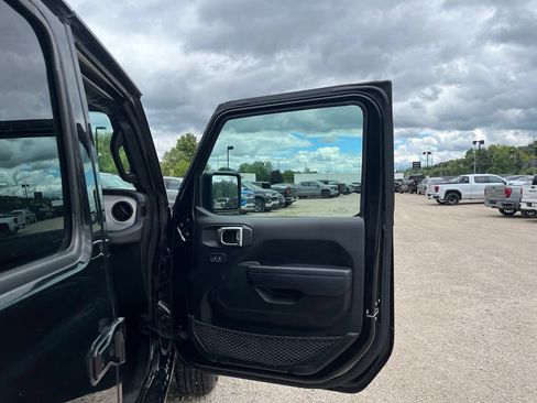 Used 2024 Jeep Wrangler Unlimited Sport AWD/4WD image 34