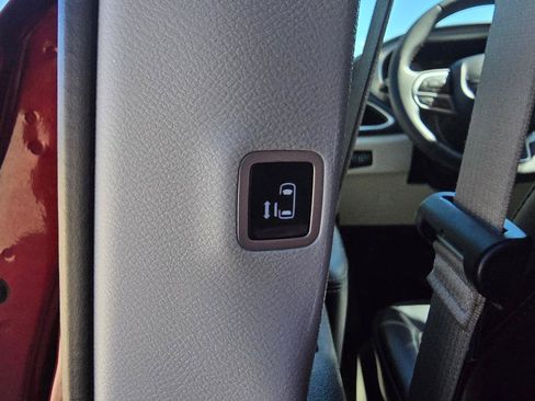 Used 2023 Chrysler Pacifica Touring-L AWD/4WD image 15
