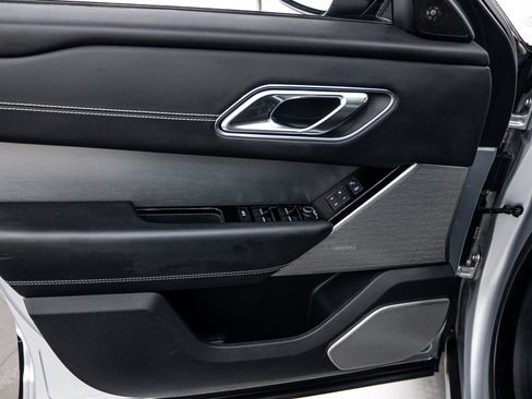 Used 2018 Land Rover Range Rover Velar R-Dynamic SE image 10