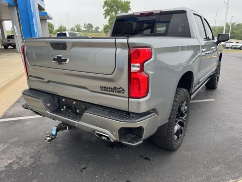 Used 2025 Chevrolet Silverado 1500 High Country AWD/4WD image 4