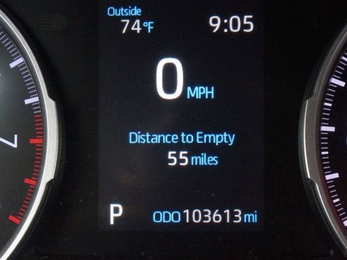 Used 2021 Toyota RAV4 LE FWD image 4