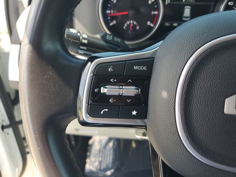 Used 2023 Kia Carnival LX image 22