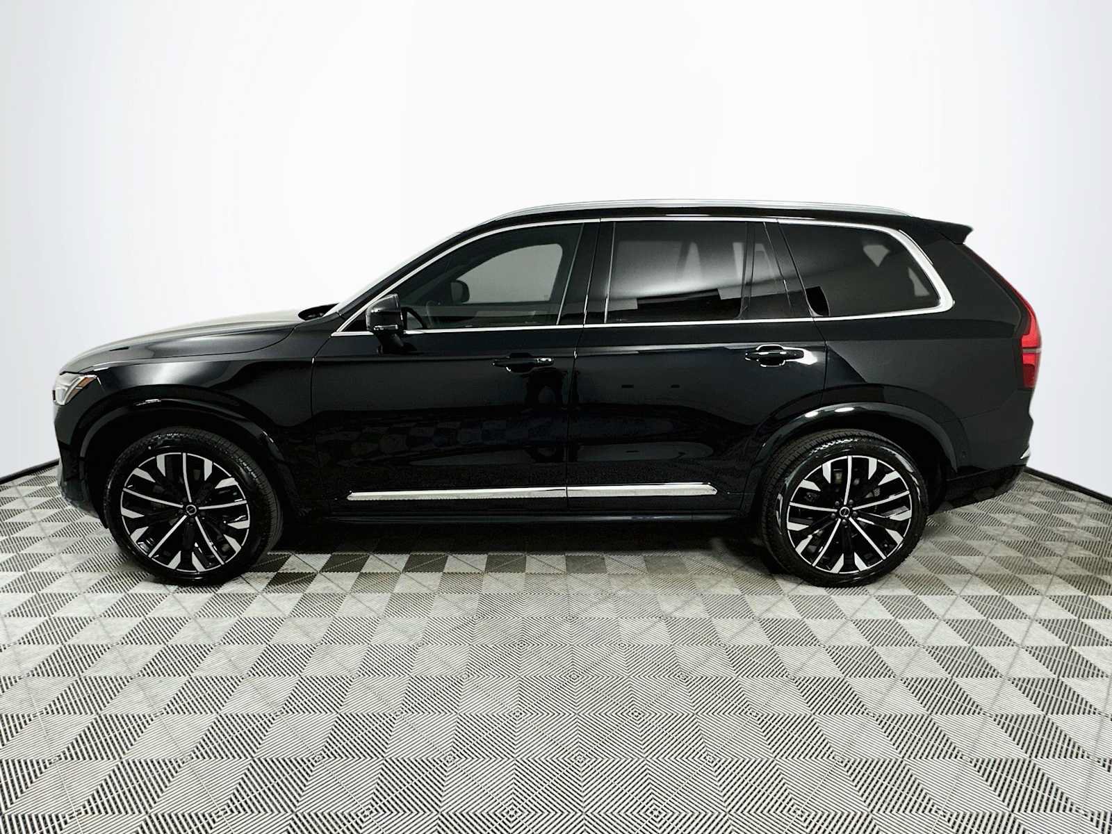 New 2026 Volvo XC90 B6 Plus w/ Protection Package Premier AWD/4WD image 4