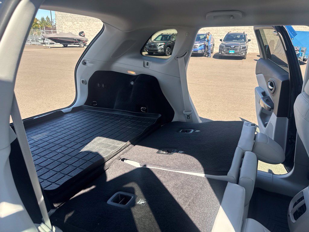 Used 2019 Jeep Cherokee Limited w/ Luxury Group AWD/4WD image 17