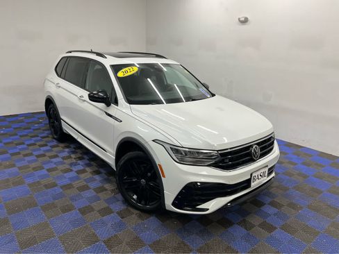 Used 2022 Volkswagen Tiguan SE R-Line image 31