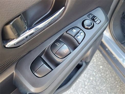 Used 2021 Nissan Kicks SV image 15