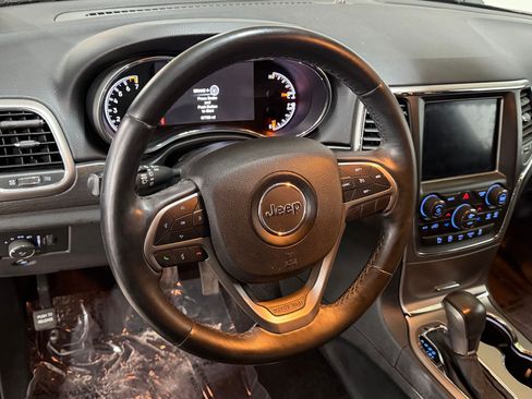 Used 2018 Jeep Grand Cherokee Altitude AWD/4WD image 4
