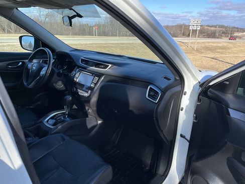 Used 2016 Nissan Rogue SL w/ SL Premium Package image 34