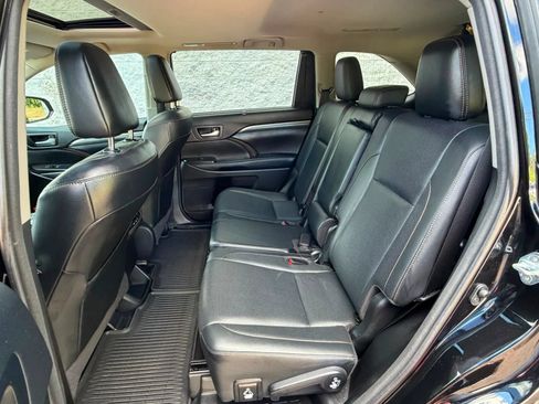 Used 2018 Toyota Highlander Limited FWD image 25