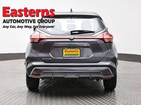 Used 2024 Nissan Kicks S FWD image 5
