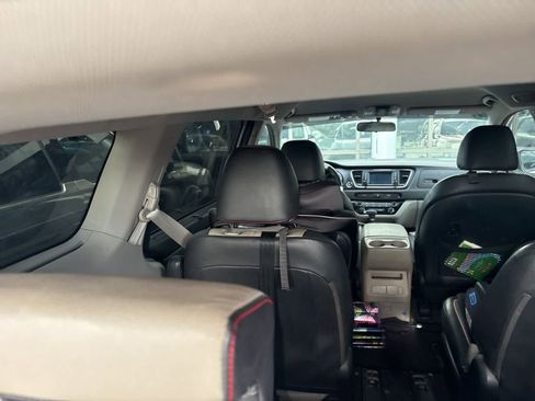 Used 2019 Kia Sedona EX image 7