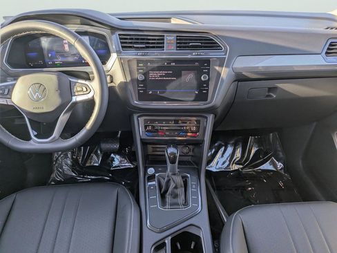 Used 2023 Volkswagen Tiguan SE FWD image 12