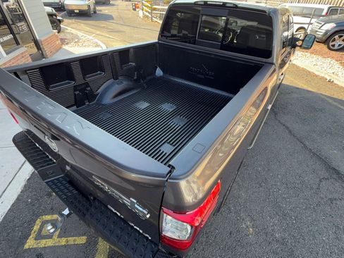 Used 2017 Nissan Titan SV image 13