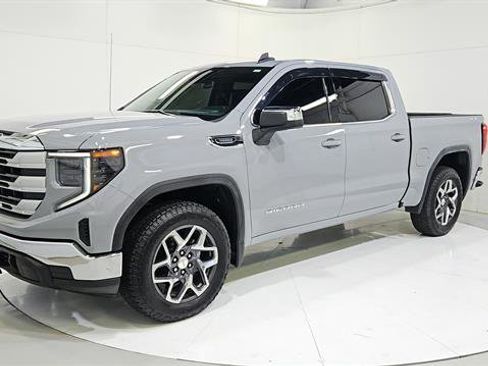 Used 2025 GMC Sierra 1500 SLE w/ Preferred Package AWD/4WD image 3
