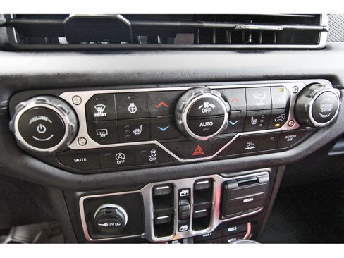 Used 2024 Jeep Gladiator Rubicon w/ Technology Group image 26