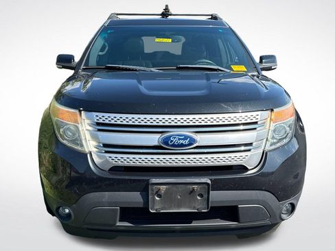 Used 2015 Ford Explorer XLT w/ Equipment Group 202B FWD image 3
