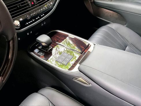 Used 2023 Lexus LS 500 AWD w/ Luxury Package image 16