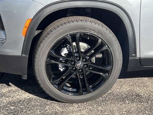 Used 2026 Buick Enclave Preferred w/ Power Package image 9