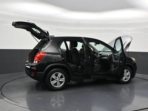 Used 2021 Chevrolet Trax LS FWD image 36