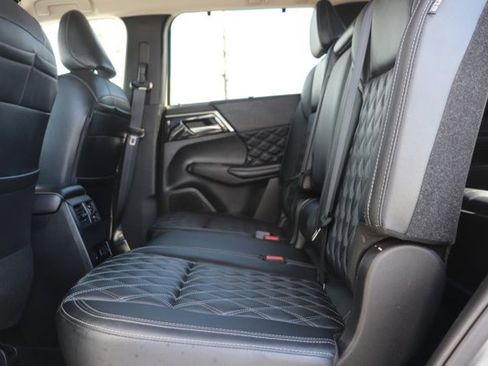 Used 2024 Mitsubishi Outlander 4WD Plug-In Hybrid image 13