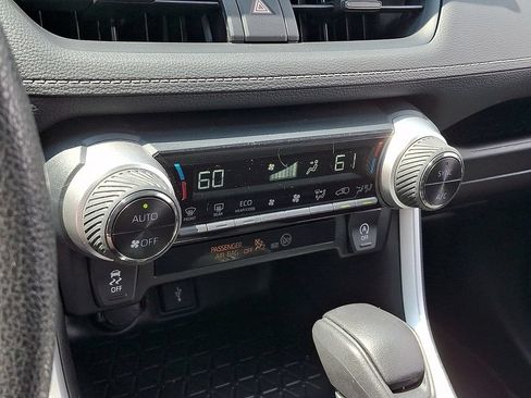 Used 2021 Toyota RAV4 XLE w/ Convenience Package FWD image 16