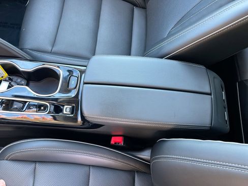 Used 2022 Buick Envision Essence w/ Safety Package image 22