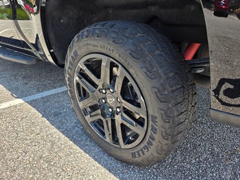 Used 2024 Chevrolet Silverado 1500 LT Trail Boss w/ LT Trail Boss Premium Package AWD/4WD image 31