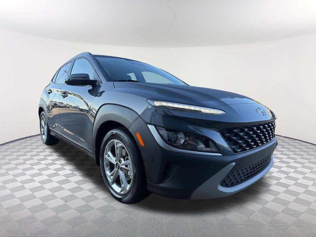 Used 2022 Hyundai Kona SEL w/ Convenience Package FWD image 3