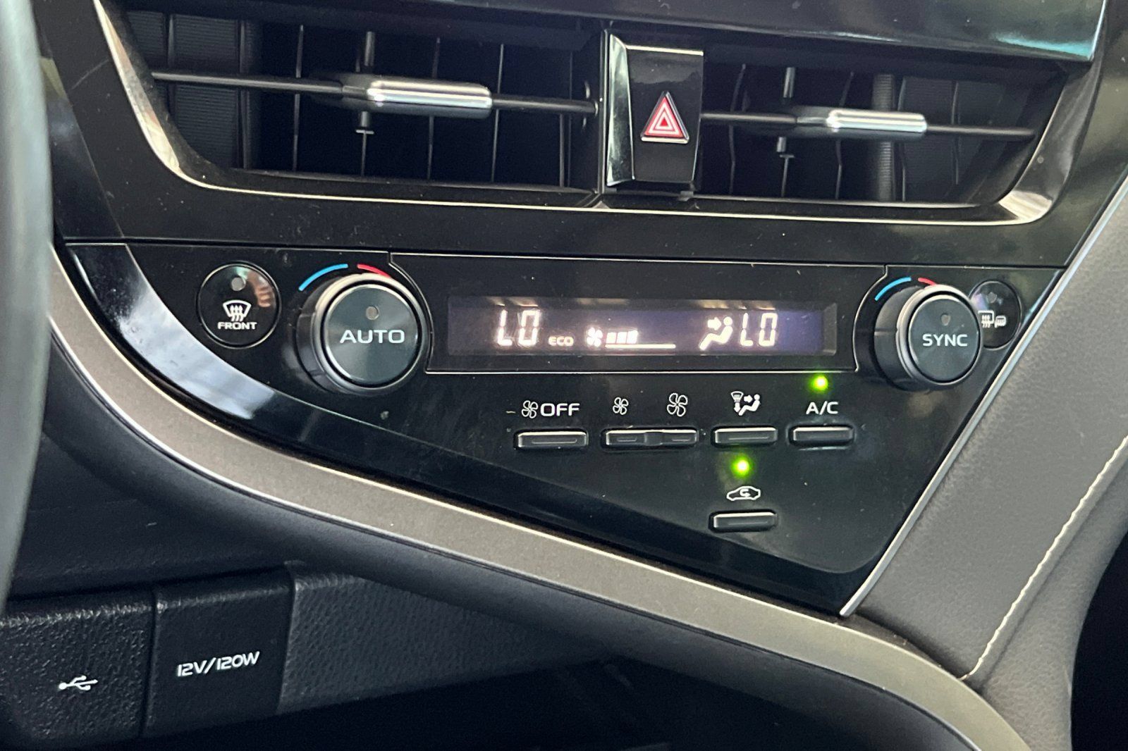 Used 2024 Toyota Camry SE FWD image 27