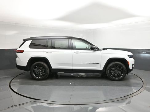 New 2025 Jeep Grand Cherokee L Limited image 26