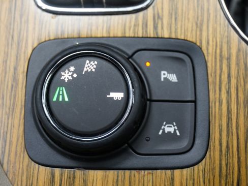 Used 2017 GMC Acadia Denali w/ Technology Package FWD image 25