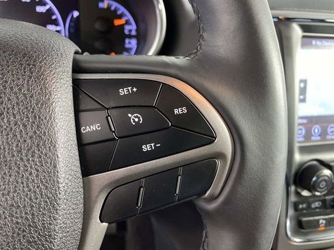 Used 2018 Jeep Grand Cherokee Altitude AWD/4WD image 16