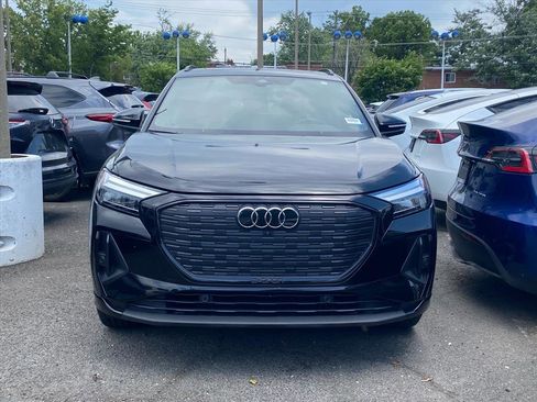 Used 2023 Audi Q4 e-tron Premium Plus w/ Premium Plus AWD/4WD image 3