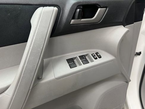 Used 2013 Toyota Highlander Plus image 27