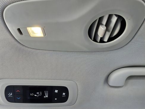 Used 2021 Chrysler Voyager Lxi image 33