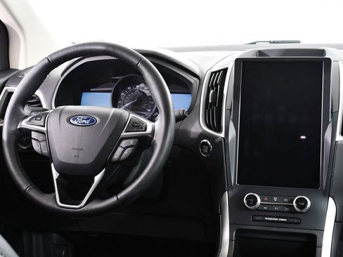 Used 2024 Ford Edge SEL w/ Convenience Package image 8