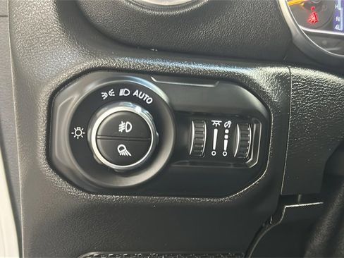 Used 2021 Jeep Gladiator Overland w/ Uconnect 4C Nav & Sound Group image 19