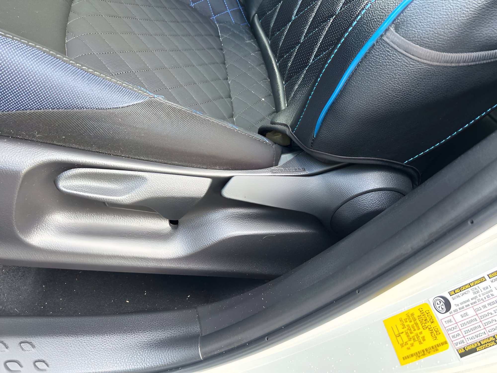 Used 2021 Toyota C-HR XLE FWD image 19