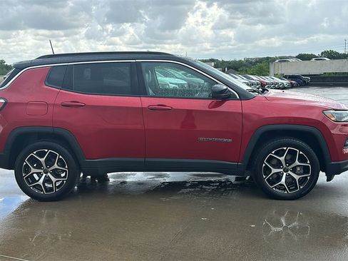 Used 2025 Jeep Compass Limited AWD/4WD image 14