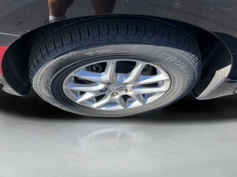 Used 2025 Chrysler Pacifica Select FWD image 13
