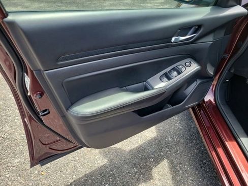 Used 2024 Nissan Altima 2.5 SV FWD image 18