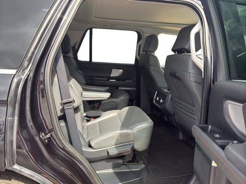 Used 2025 Ford Expedition Active image 8