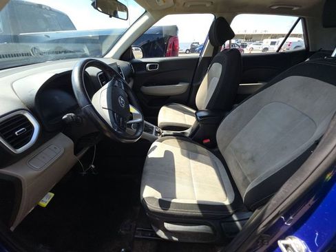 Used 2024 Hyundai Venue SEL FWD image 11