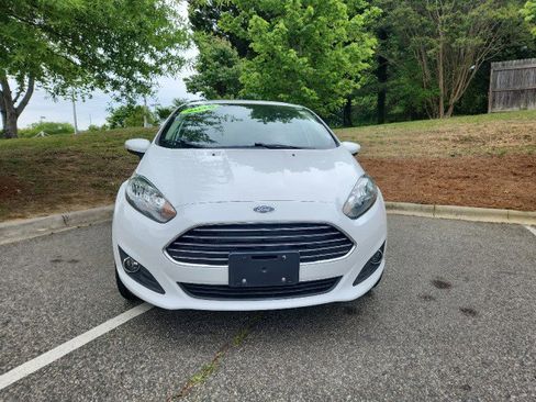 Used 2016 Ford Fiesta SE w/ Equipment Group 201A FWD image 2