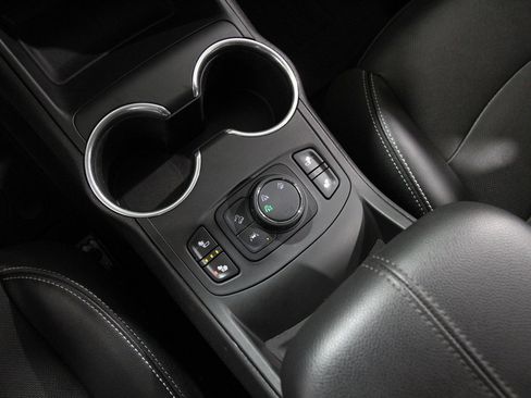 Certified 2022 GMC Terrain SLT w/ Infotainment Package II image 16